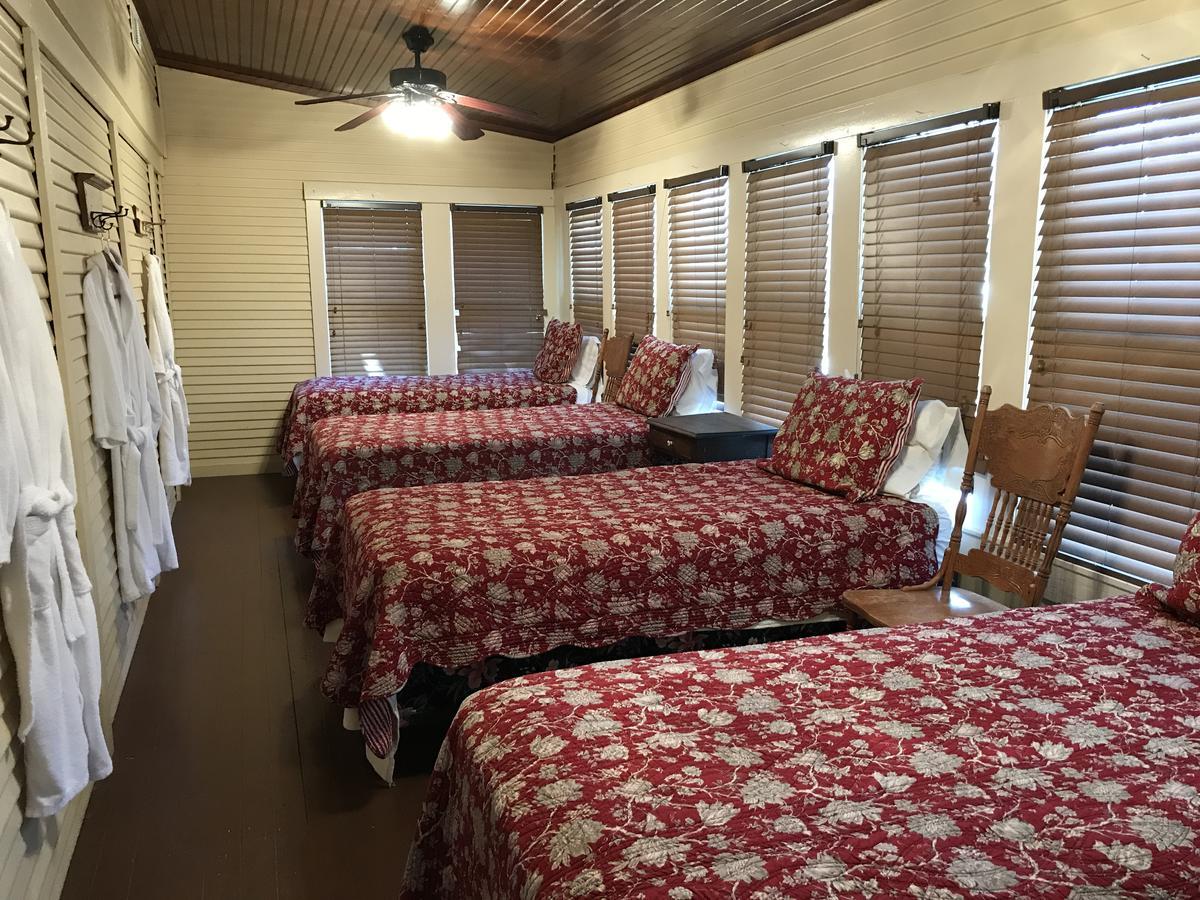 Dabbs Hotel Bed And Breakfast Llano Kültér fotó